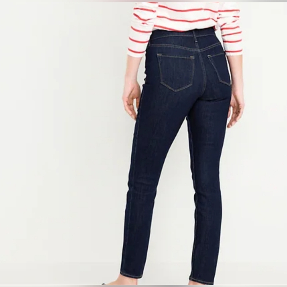 Old Navy High Rise Wow Straight Ladies Jeans,  Dark Wash,  Size 6 Short